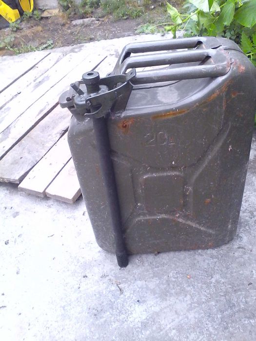 Sorb  cu prindere pentru Canistra Militara 20 l post ww2 cred