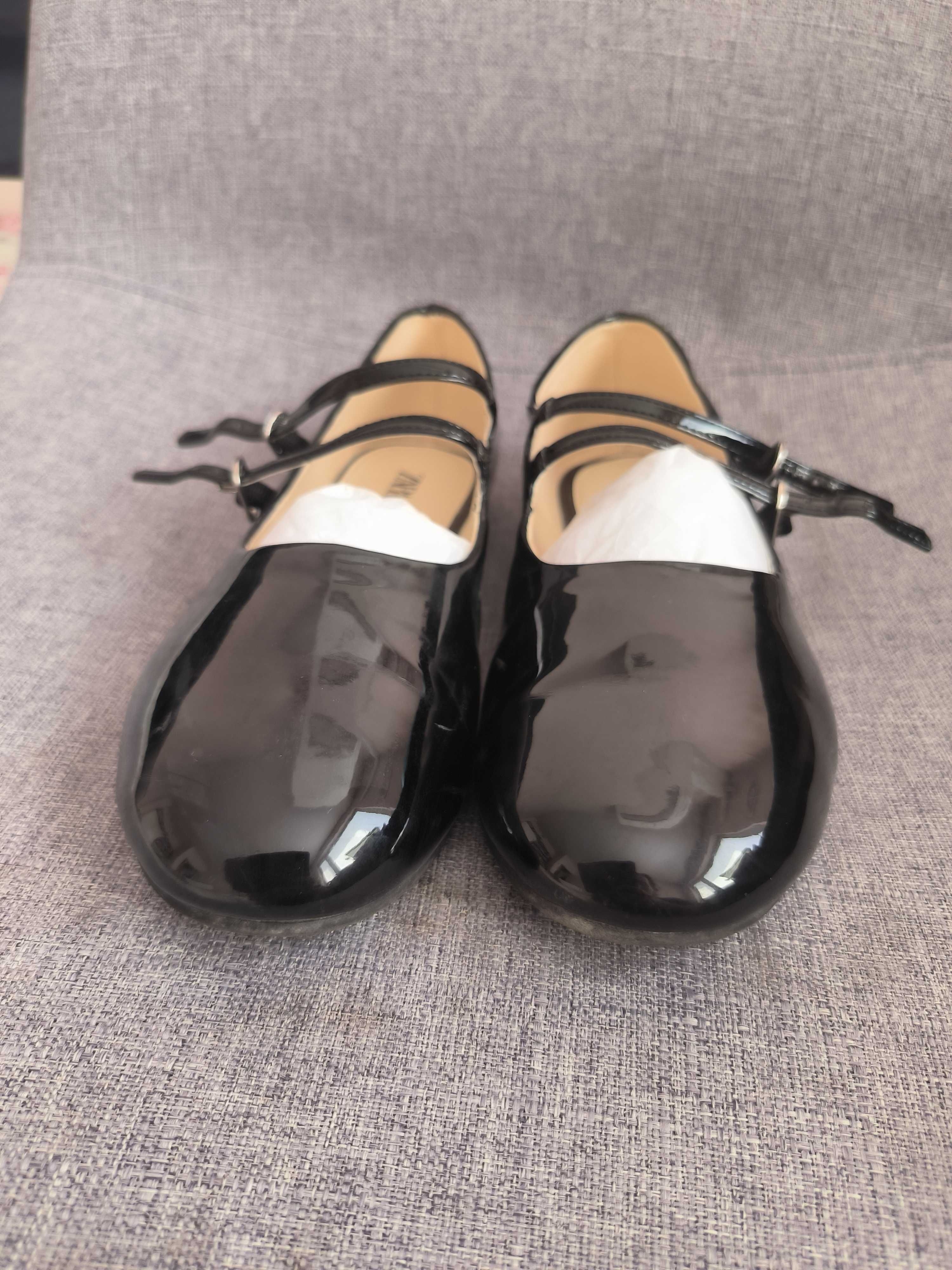 Лачени балеринки ZARA