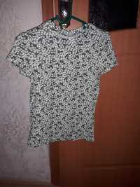 Женская футболка с цветочным принтом размер XS