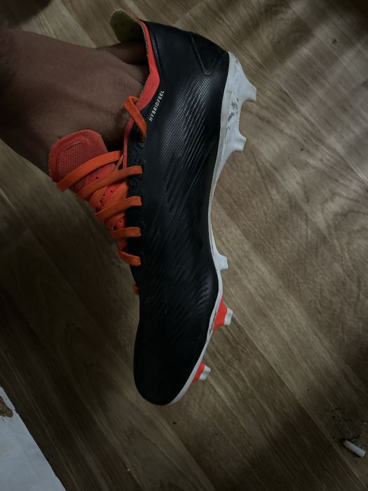 Vand ghete de fotbal adidas