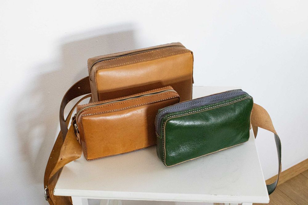 Genți din piele naturală lucrate manual