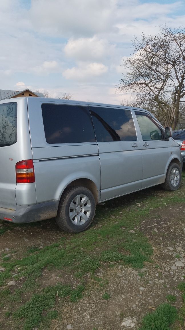 Dezmembrez VW T5 motor 2.5 AXE 174 cp cv 6 tr. Orice piesa disponibila