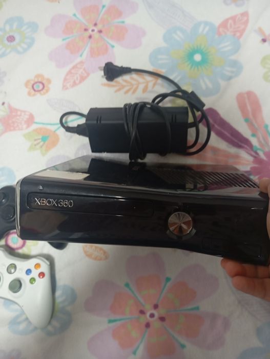 Vând Xbox 360 funcționabil