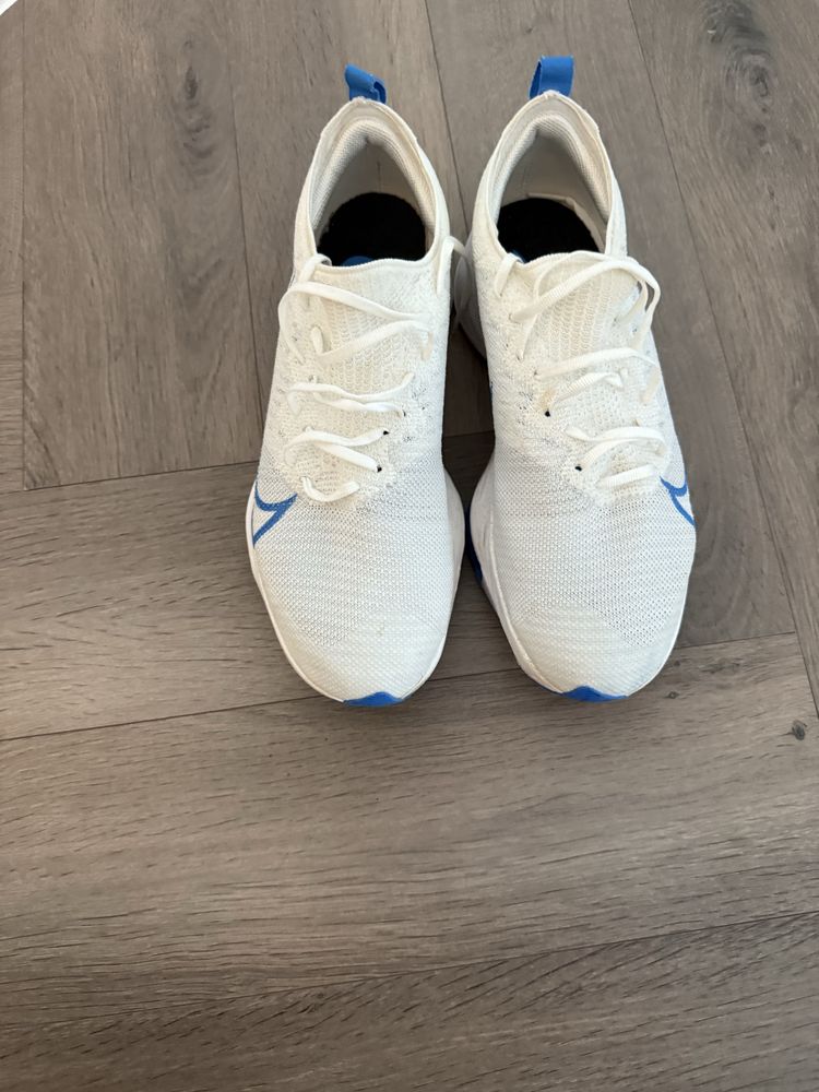 Nike zoom X 42.5