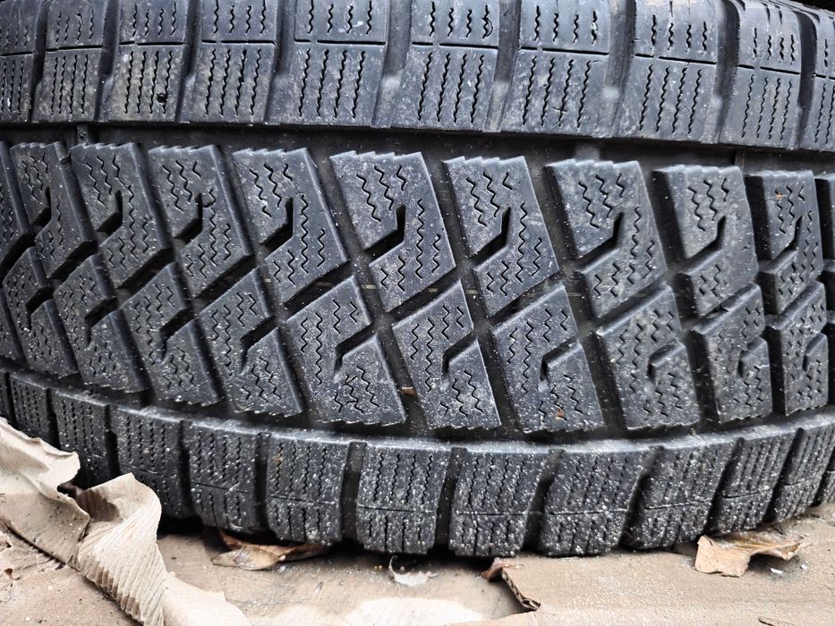 4бр Зимни гуми за Бус 235 65 16 С - Lassa 12 плата