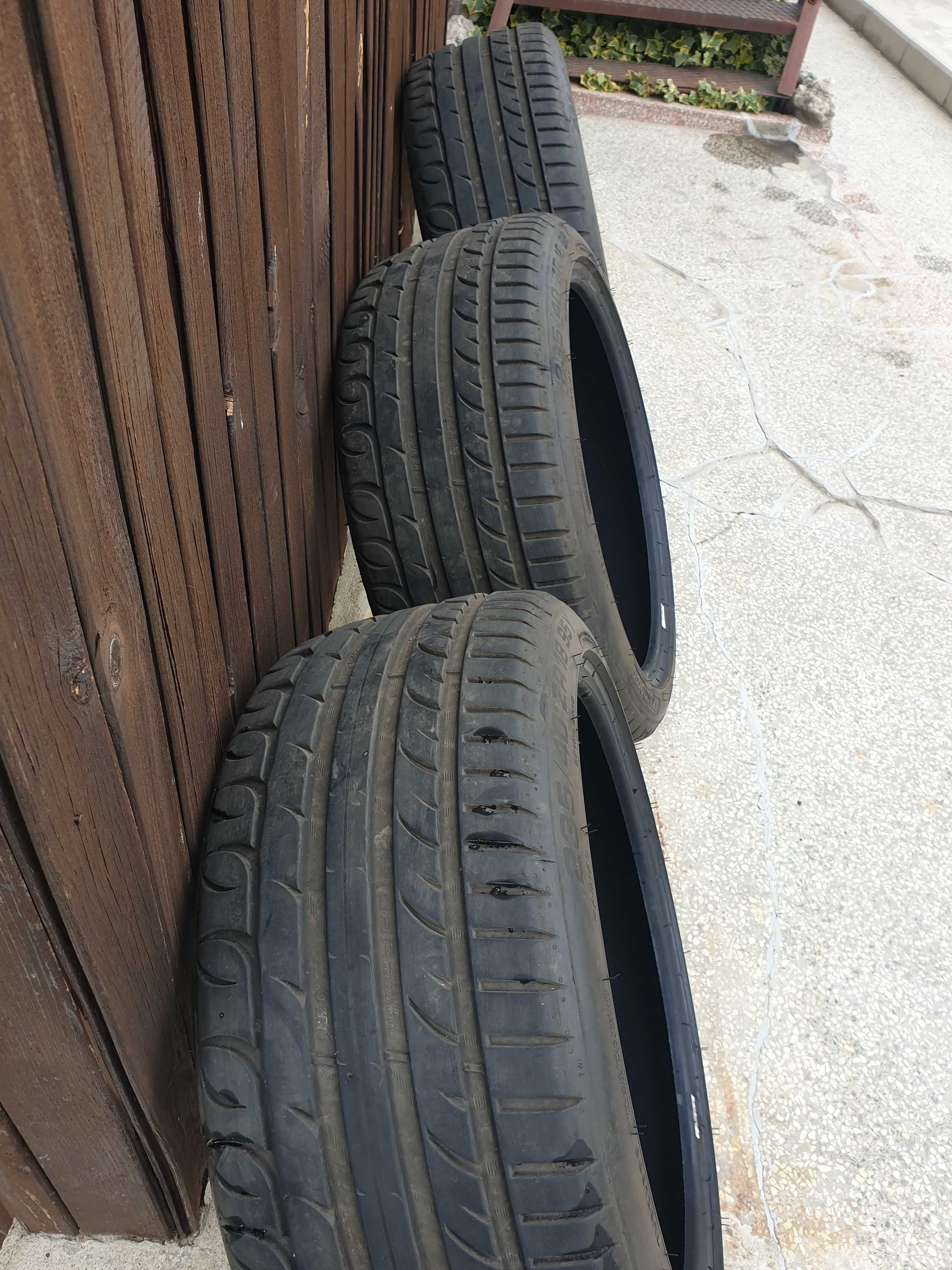 4 броя летни KORMORAN Ultra High Performance 235/40 R18 95Y.