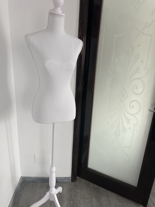 Inchiriez manechin dama