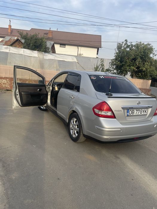 Vând Nissan Tiida