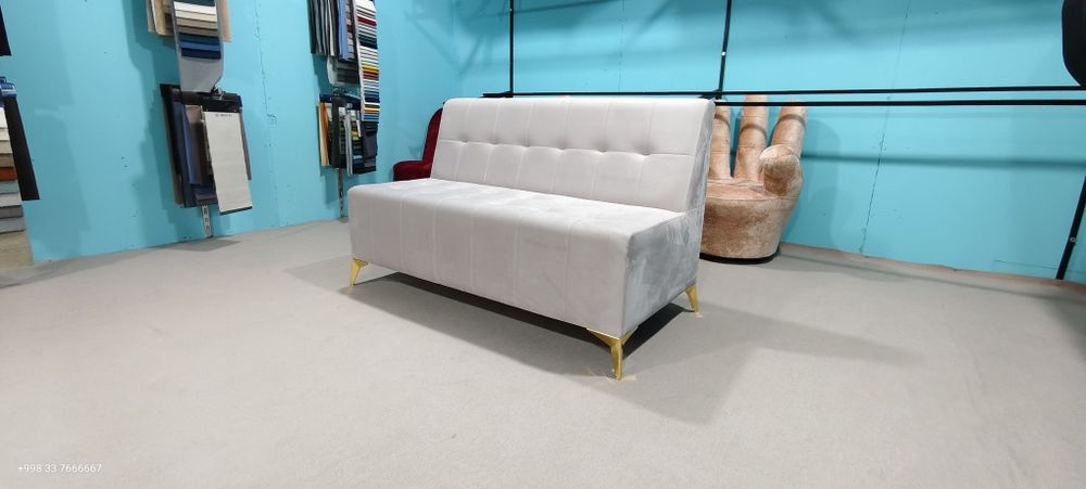 Нежно розовый диван для дома офиса салона красоты