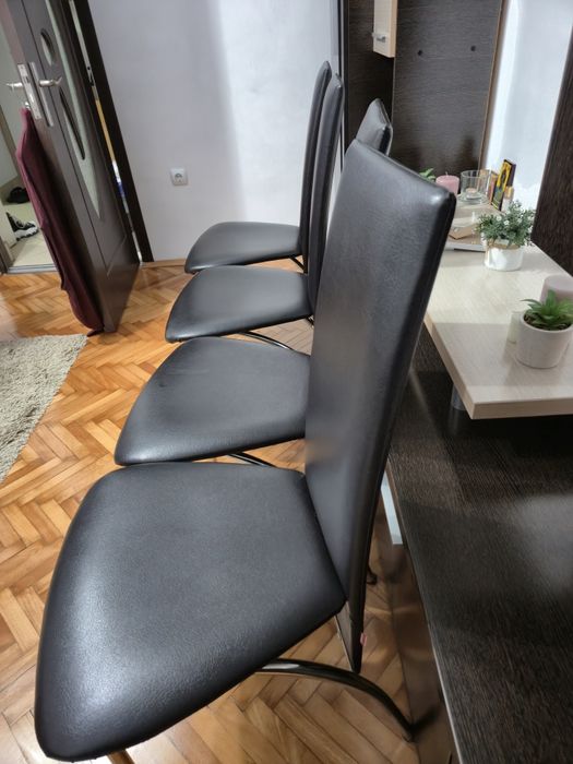 4 scaune de bucătărie negre cu picioare cromate