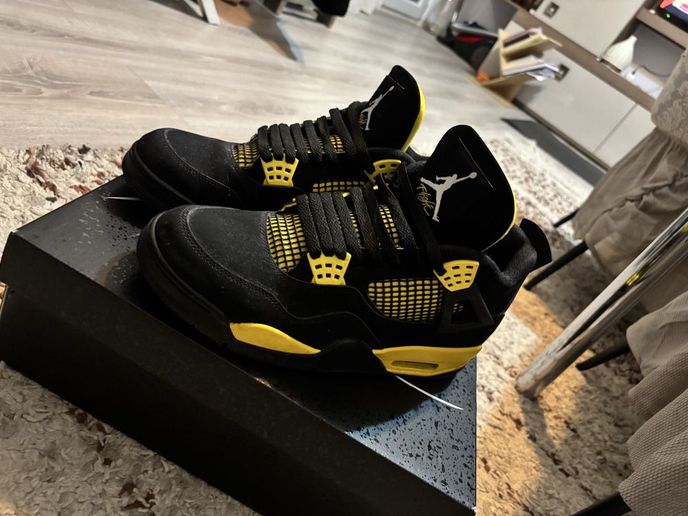 Vand jordan 4 thunder marimea 43