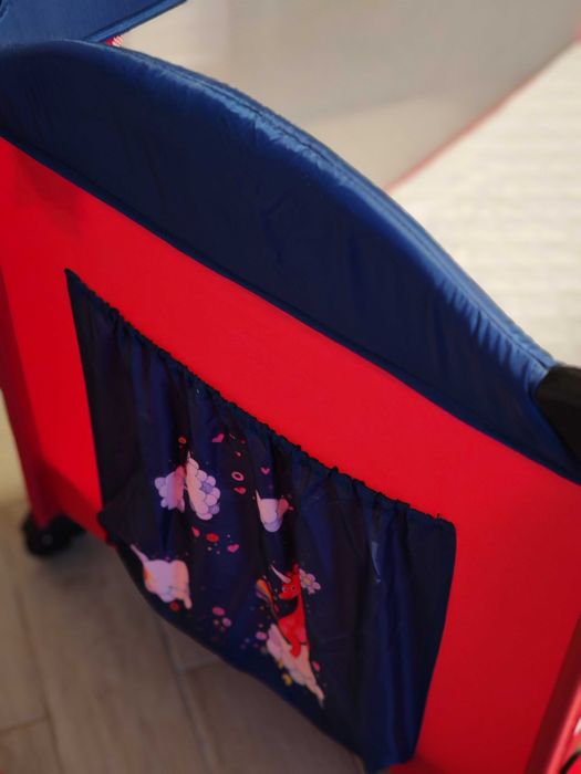 Pătuț bebe Juju roșu cu albastru și saltea Cocos