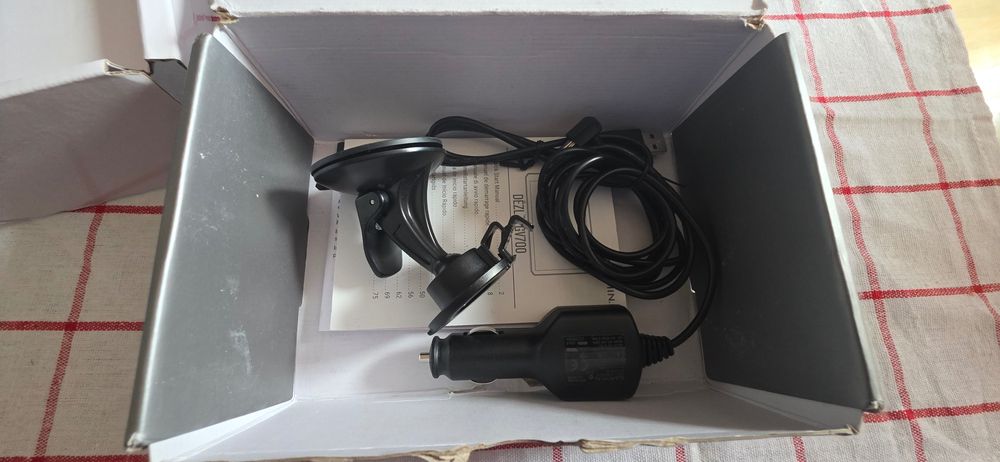 Навигация за Камион Garmin Dezl LGV700 пкомплект карти за цяла Европа