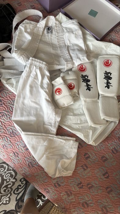 Продам кимано  размер 5/6 и 7/8 лет