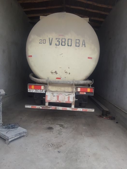 Sementovoz bochkasi va kompressori  holati yaxshi