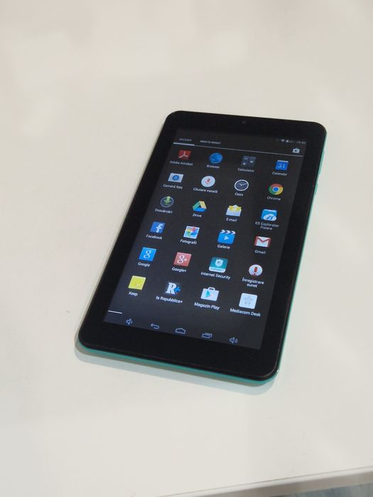 Tableta impecabila cu încărcător