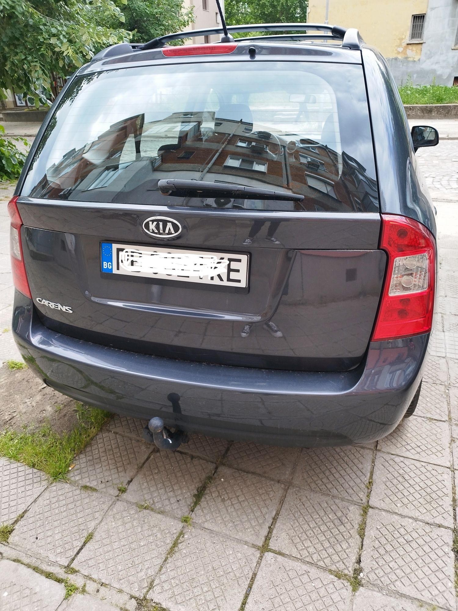 Автомобил KIA Carens 2.0