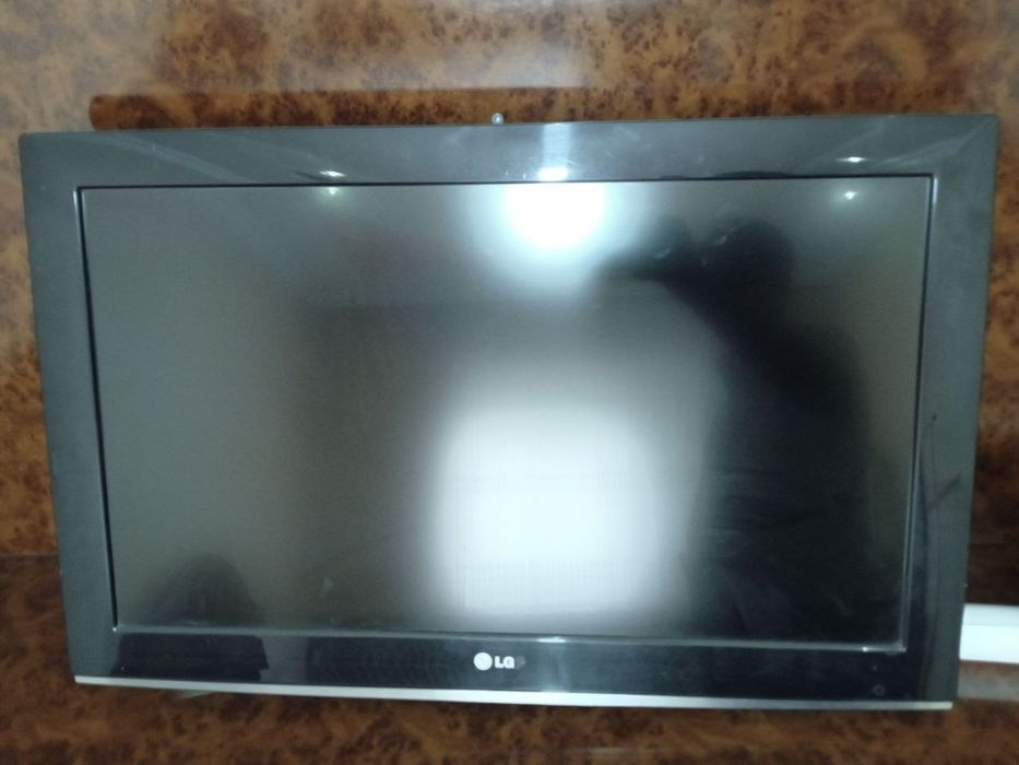 Продаётся LG 32LK330 срочно сотилади оригинал корейский 2011 года