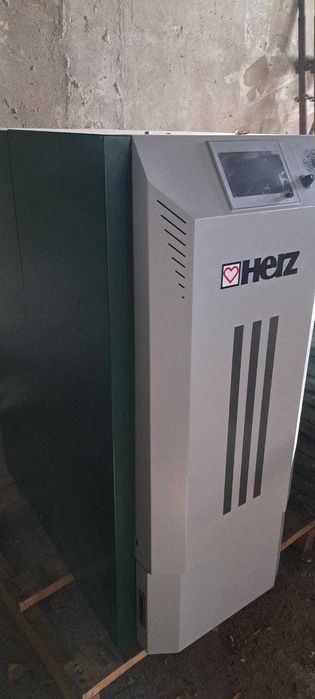 Котел на пелети ,,Herz"30 kw в комплект с бункер.Произведен: 2024г.