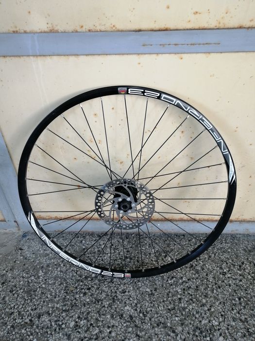 Маркова предна капла за диск 27,5, Sun Ringle, 15x100