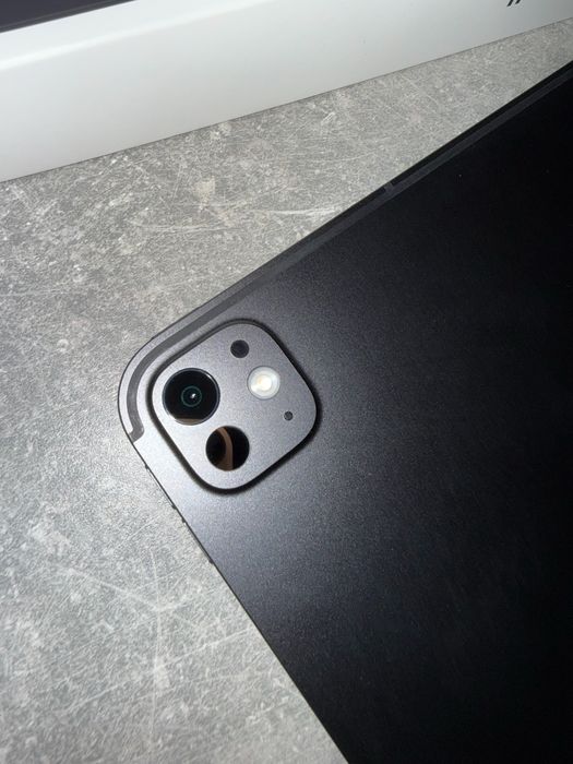 Apple iPad Pro 13 512GB SpaceBlack с 20 месеца гаранция