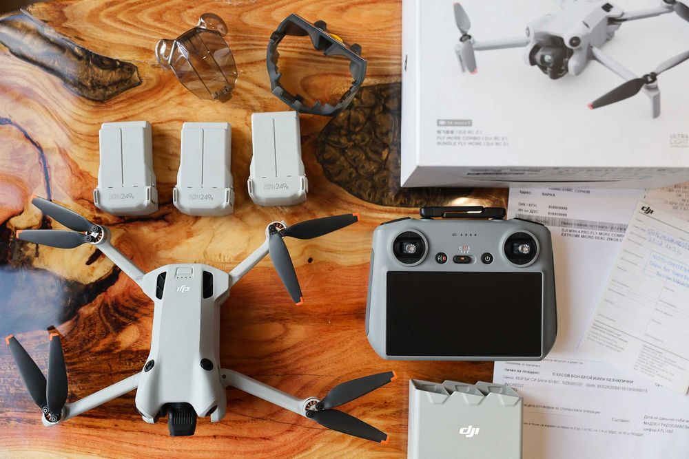 Дрон DJI Mini 4 Pro Fly More Combo