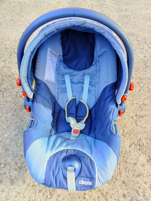 Бебешка кошница chicco за кола