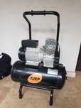 Compresor  profesional silentios Tjep 25/240-2 Italia 25L