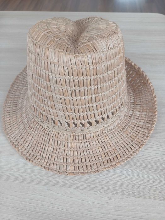 Diverse palarii din paie noi