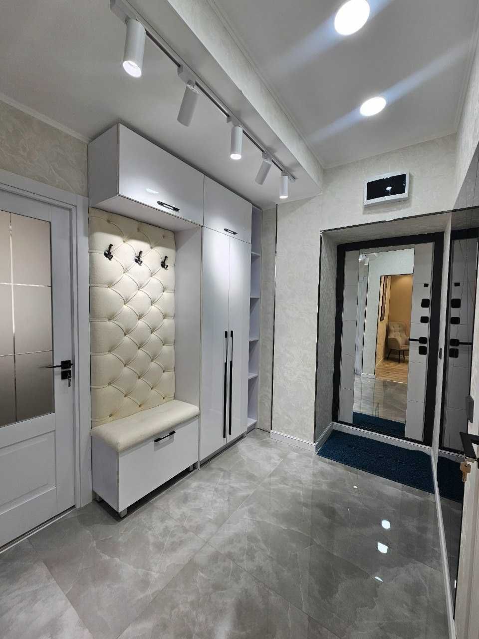 Ц6, Ресторан  LALI, продам квартиру 3*4/2/4, новая, Люкс, метро Минор