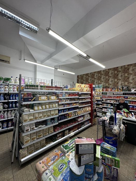 Inchiriez spatiu  piata miorita str abrud