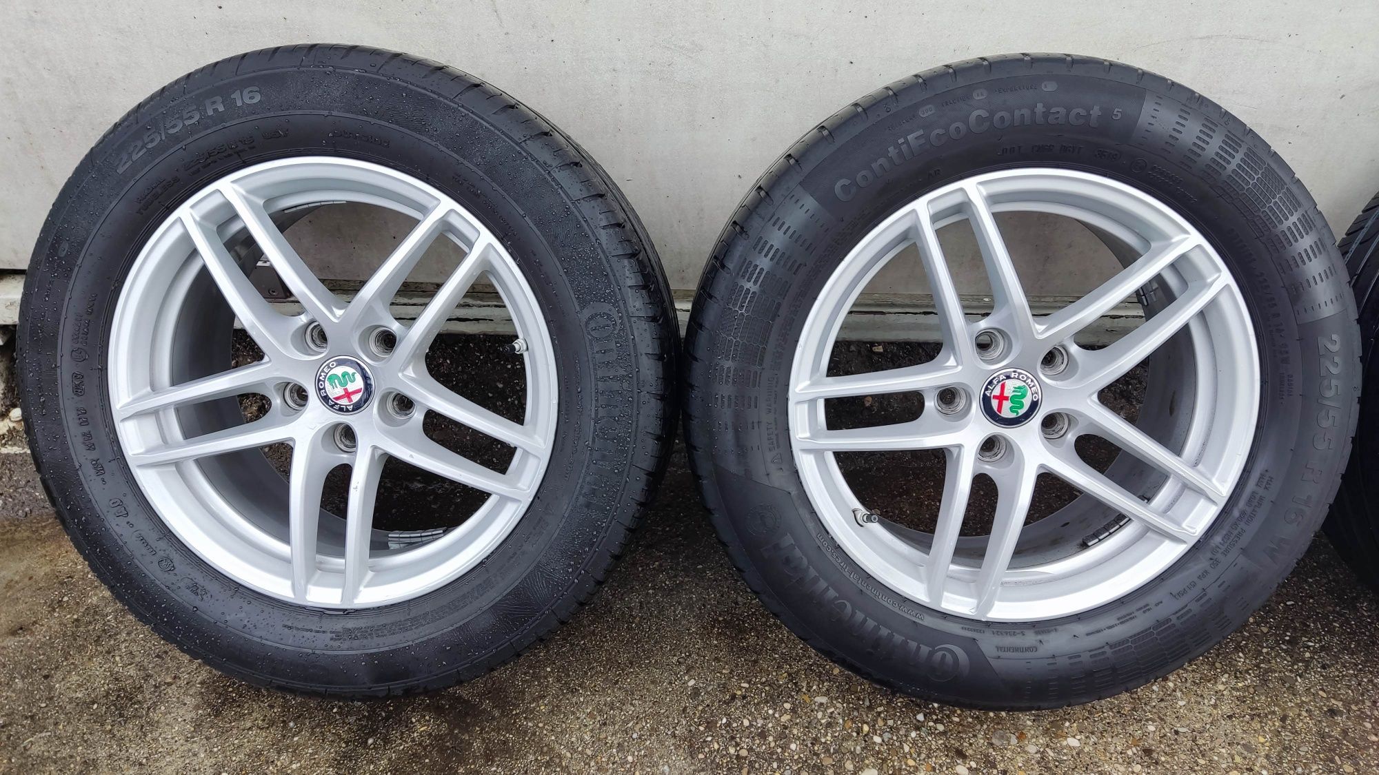 Vând jante 16" originale Alfa Romeo cu anvelope vară Continental