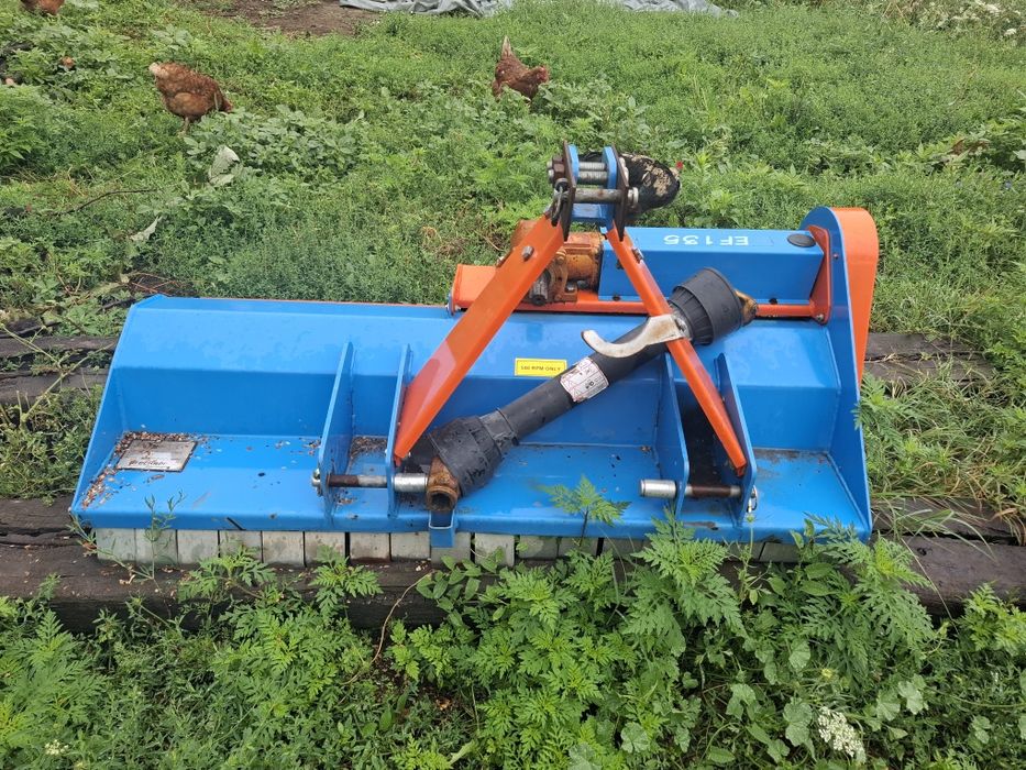 Vând tocătoare resturi vegetale