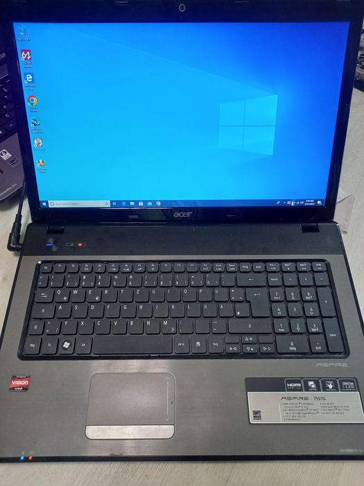 Laptop Acer cu procesor AMD X4 ,SSD 120,video 1gb