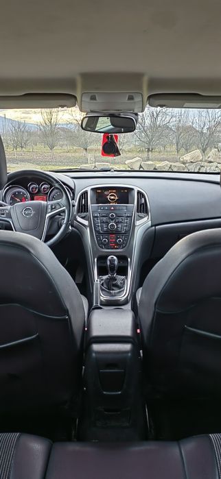 Vând Opel Astra J Sport Tourer 2.0 CDTI 165 CP Euro 5