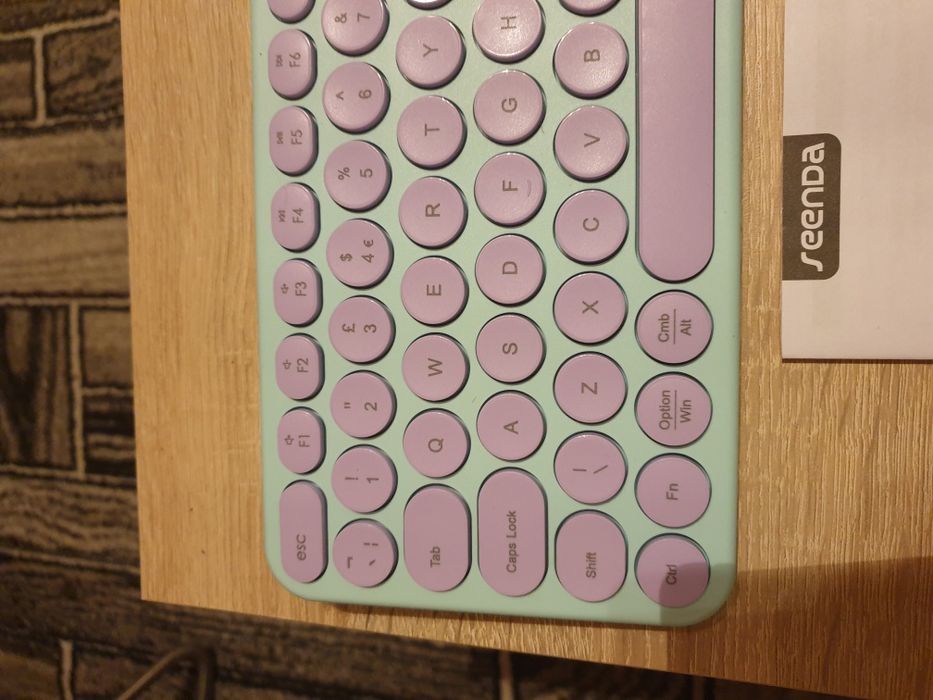 Tastatura superba, culori delicioase în stil retro cu mouse inclus