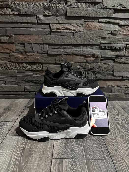 Dior b22 black and white