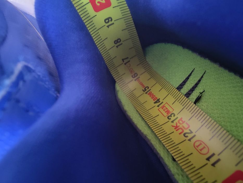 Nike mărimea 27. Defect prezentat în poza