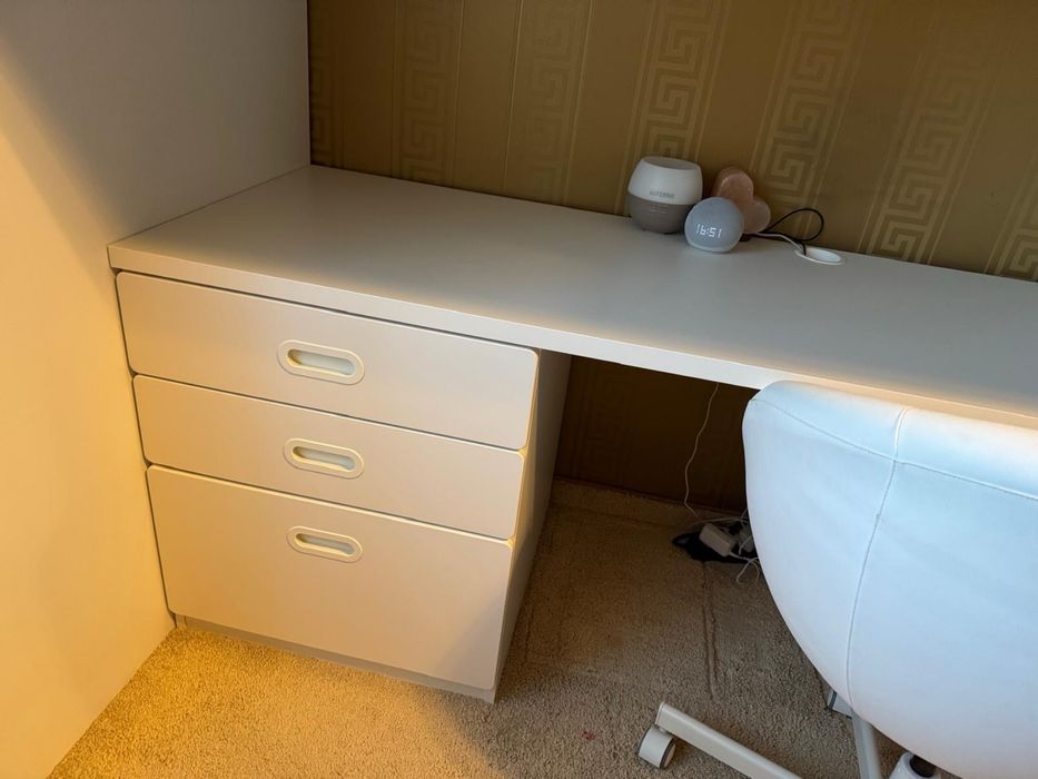 Високо легло с бюро