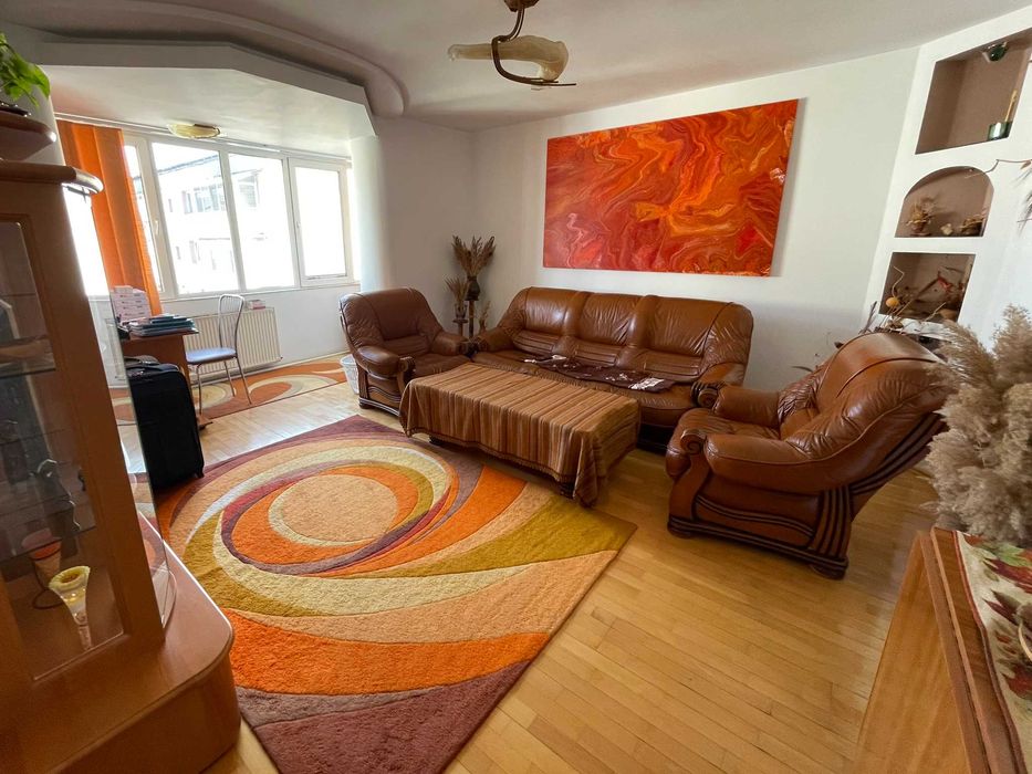 Apartament 4 camere Piata Mica Tg-jiu