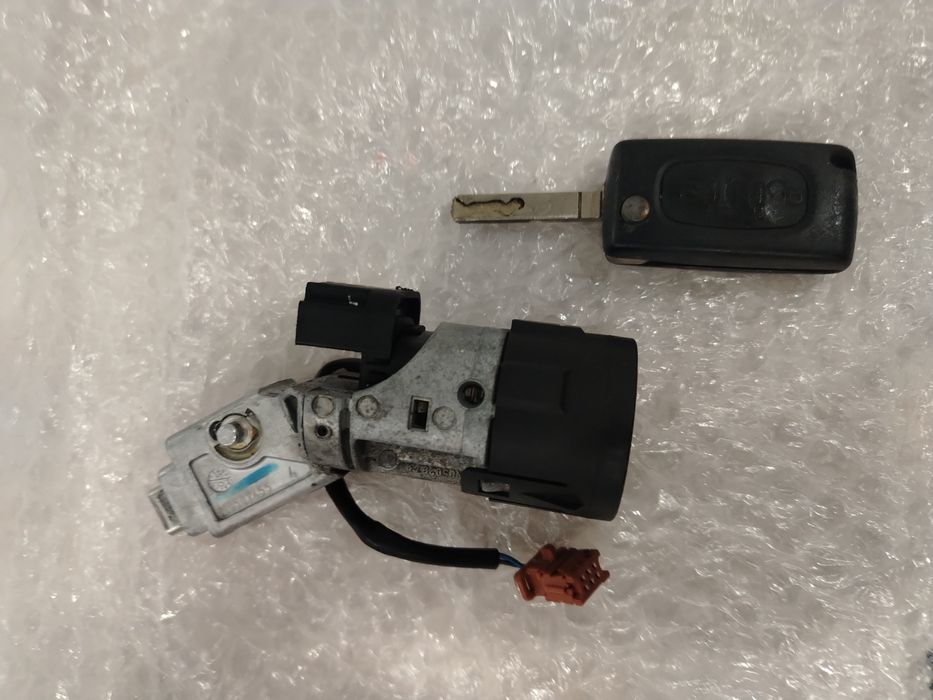 Контактен ключ за пежо 407