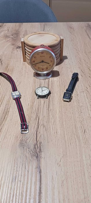 Ретро будилник и часовници