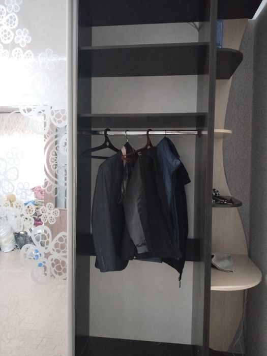 Продам прихожую шкаф