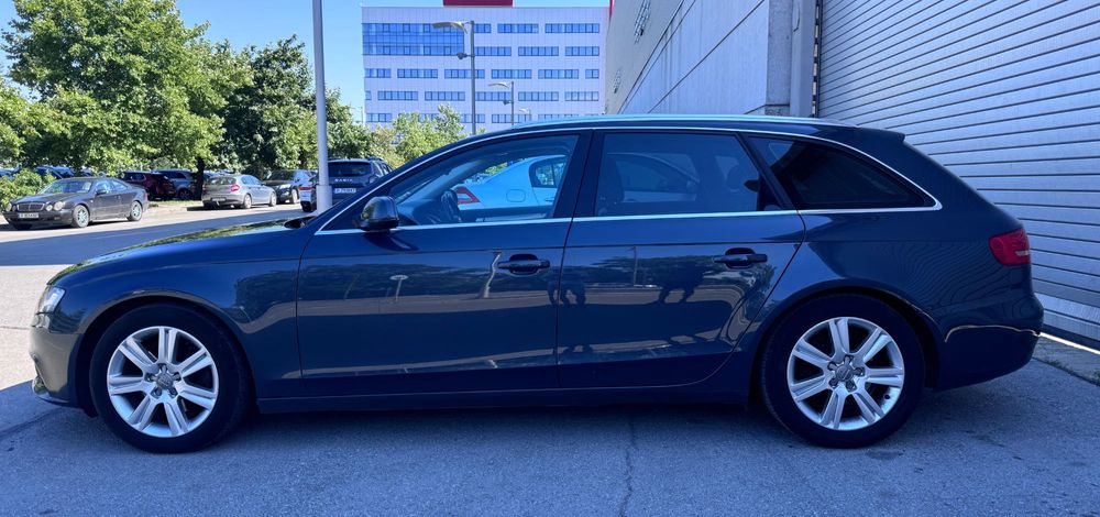 Ауди А4 комби с десен волан