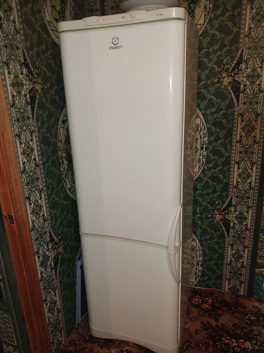 Продам холодильник