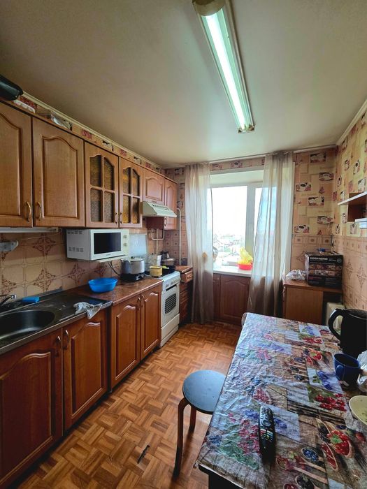 Продам просторную трехкомнатную квартиру в кирпичном доме р-н Вокзала