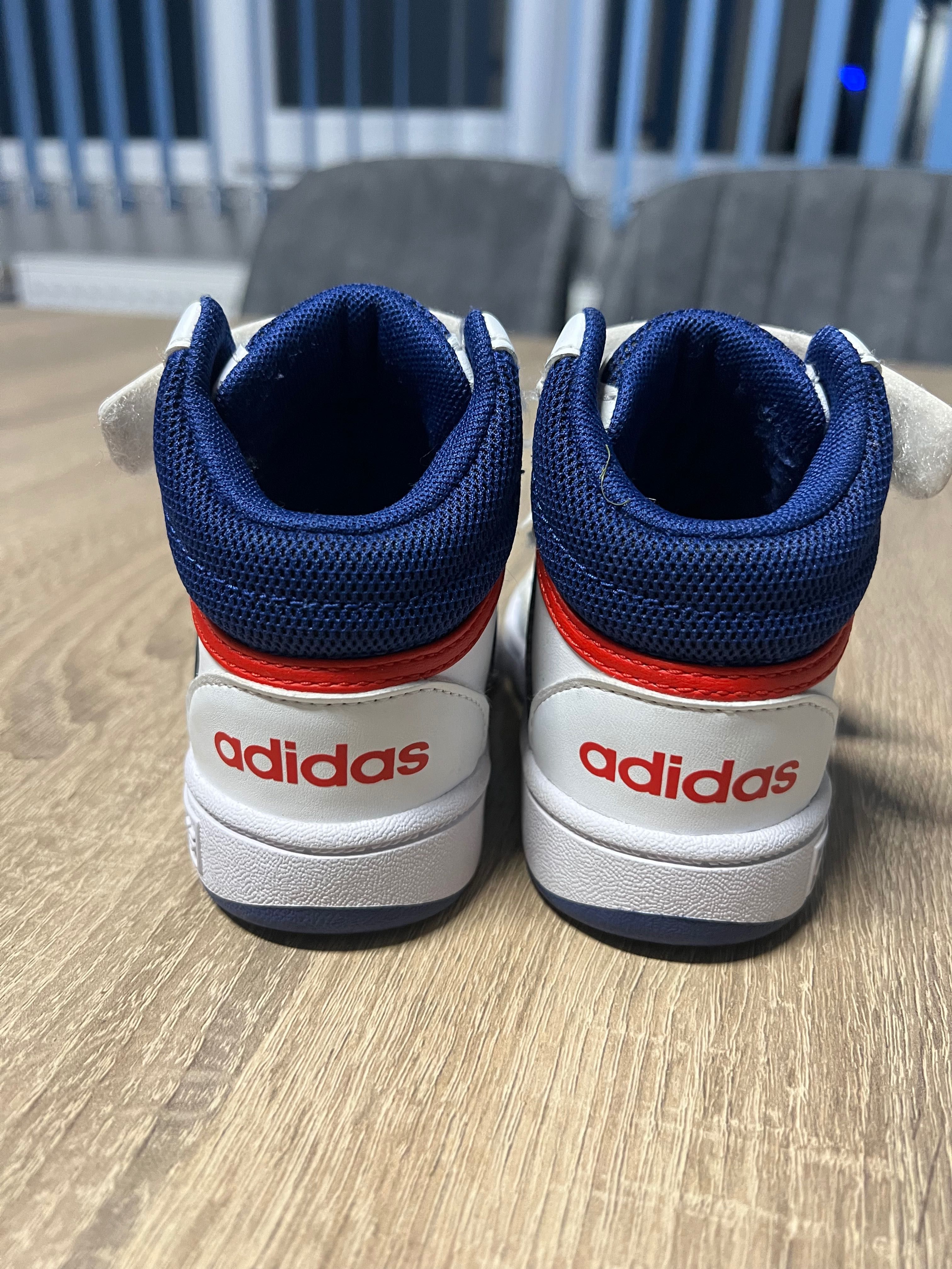 Бебешки обувки Adidas БЕЗ ЗАБЕЛЕЖКА!