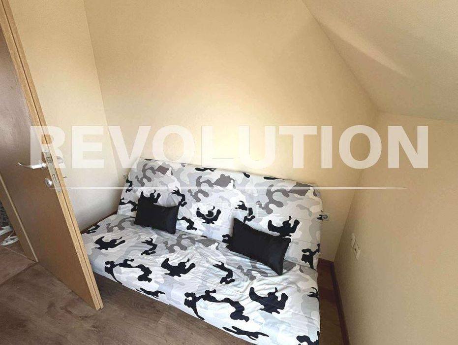 Дава се под наем Двустаен апартамент в Варна, Колхозен пазар - 45 кв.м за 300 € - Снимка #1