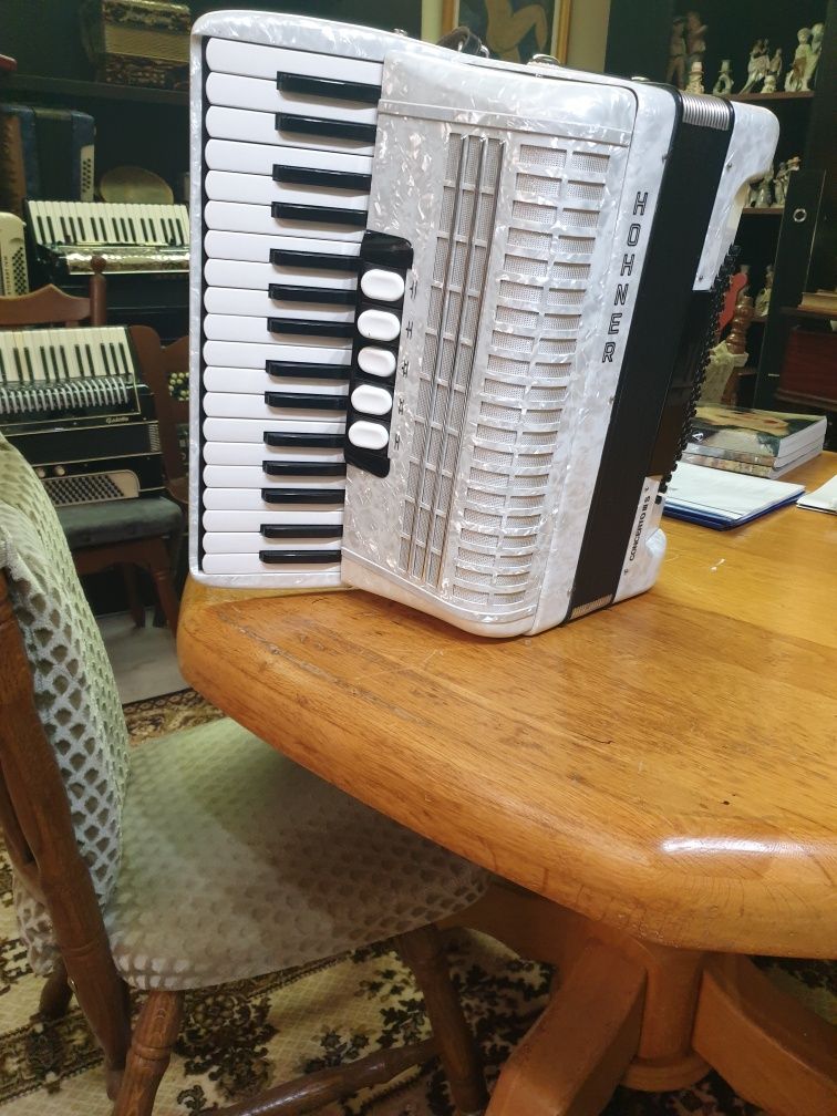 Acordeon hohner alb