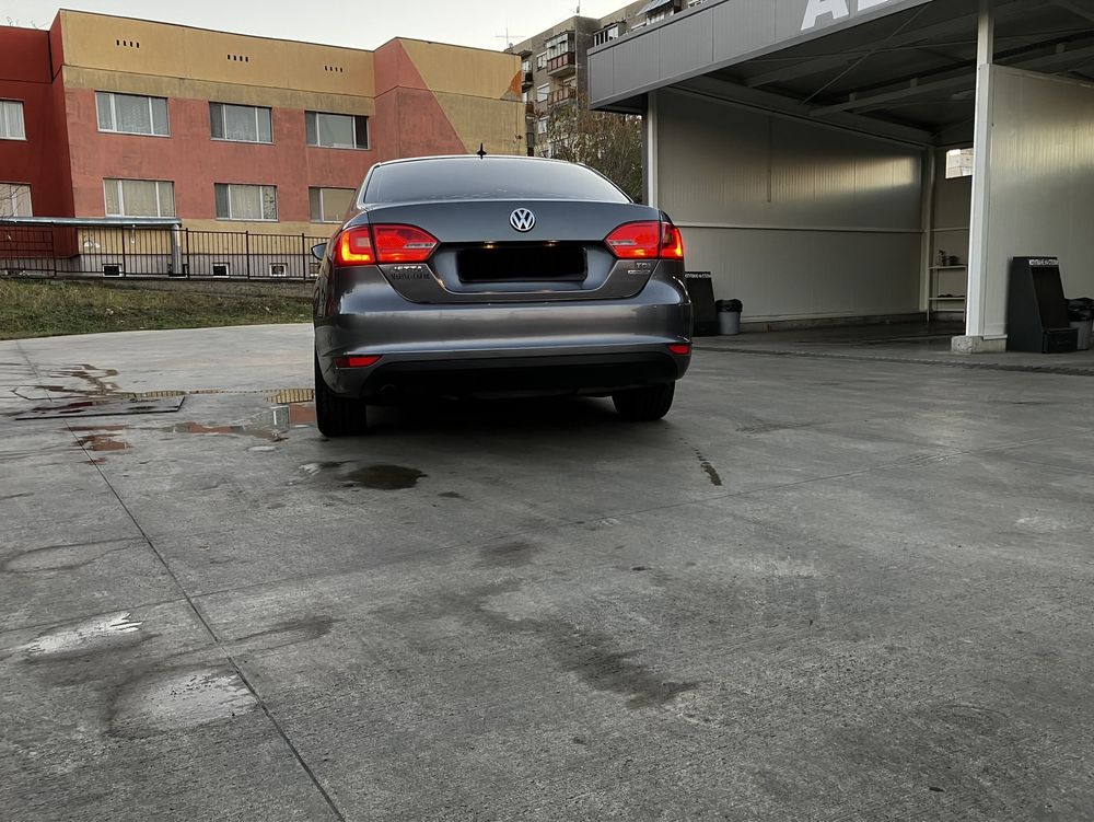 VW Jetta 1.6 TDI 105 к.c. BLUEMOTION